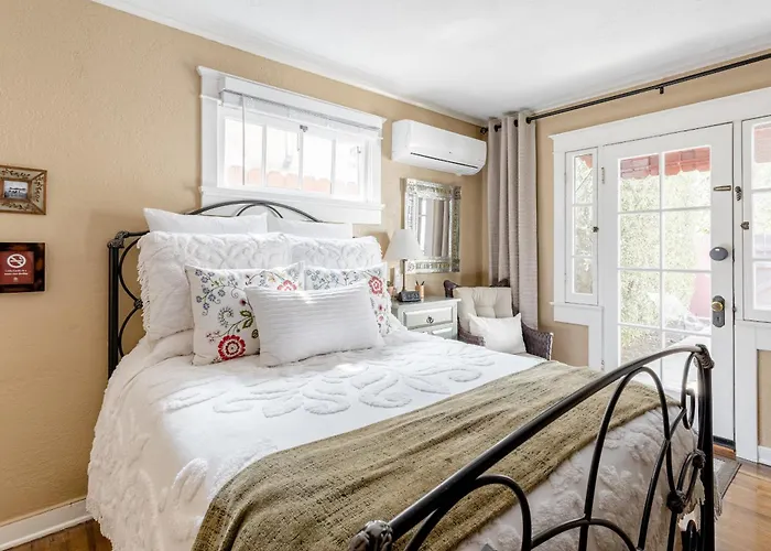 Casita Gundry- Boutique Hideaway, Quaint Historic Charm Villa Long Beach