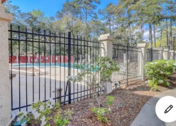 Pet Friendly | Pool | Tennis | Walk To Shops Hilton Head Island