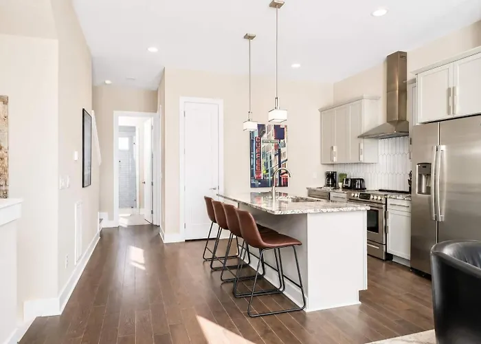 Two Luxury Homes Side-By-Side Sleeps 24 Nashville