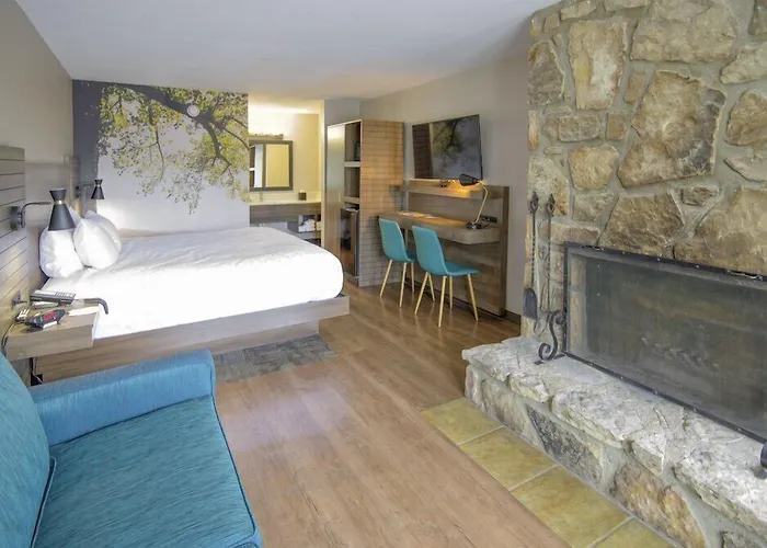 Clarion Pointe Downtown Gatlinburg Hotel