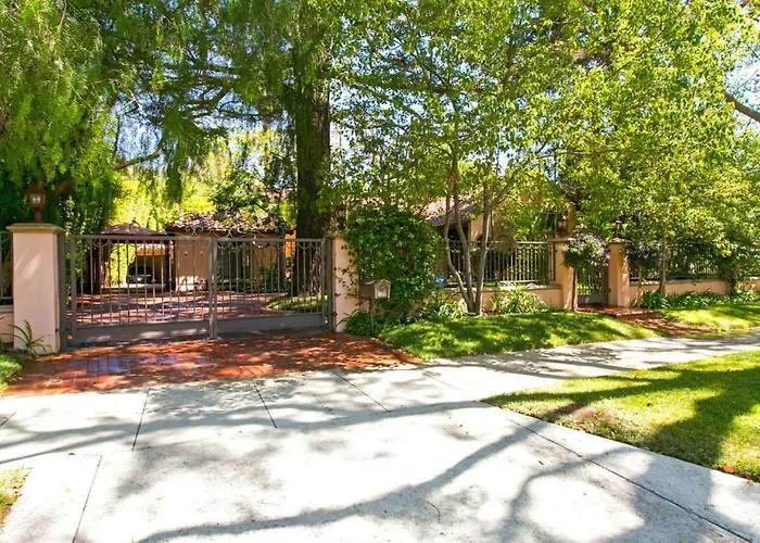 Villa Teresita - Beautifully Gated Mediterranean Estate Los Angeles